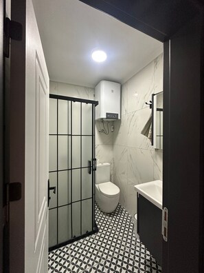 Hair dryer, towels, toilet paper - pergolaVrbo Enes Ev (Ayvalık)