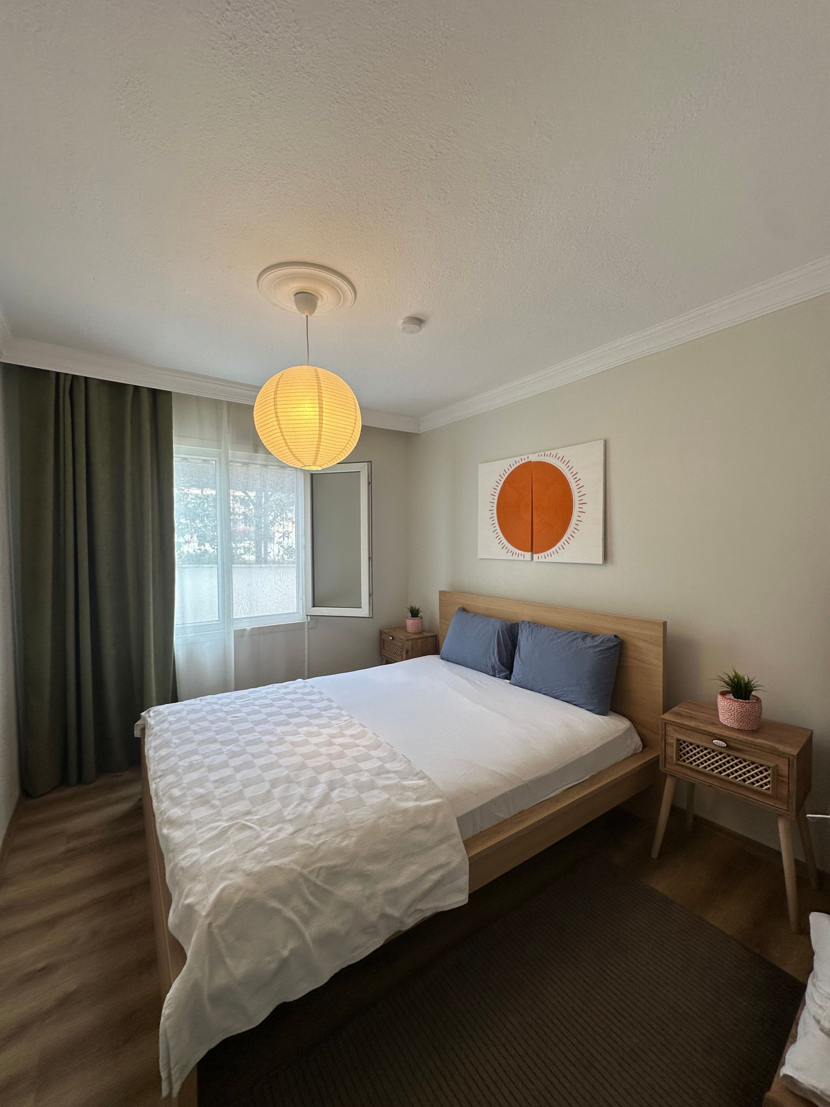 2 bedrooms, iron/ironing board, internet, bed sheets
