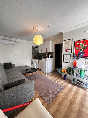 Living area - pergolaVrbo Enes Ev (Ayvalık)