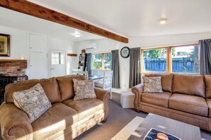 TV - Thimble Cottage - Methven Holiday Home (Methven)