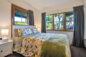 3 bedrooms, iron/ironing board, WiFi, bed sheets - Thimble Cottage - Methven Holiday Home (Methven)
