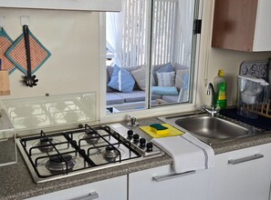 Fridge, microwave, stovetop, cookware/dishes/utensils - Two Bedroom Mobile Home with Terrace (Razanac)