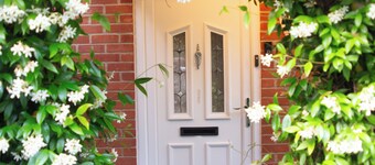 Light‑Filled 4‑Bedroom Home with Lake & Forest on Your Doorstep