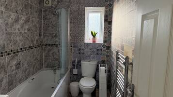 Dusche, Handtücher, Seife, Toilettenpapier