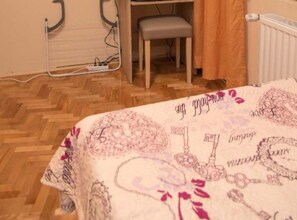 Room - Single Bed Room With Shared Kitchen And Bathroom (Daruvar)