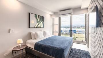 Desk, WiFi, bed sheets