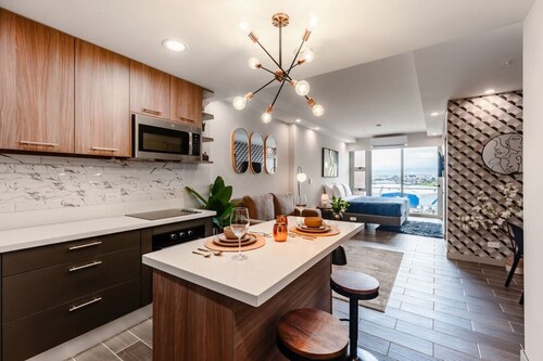 Stylish Studio with Modern Amenities Near Airport
