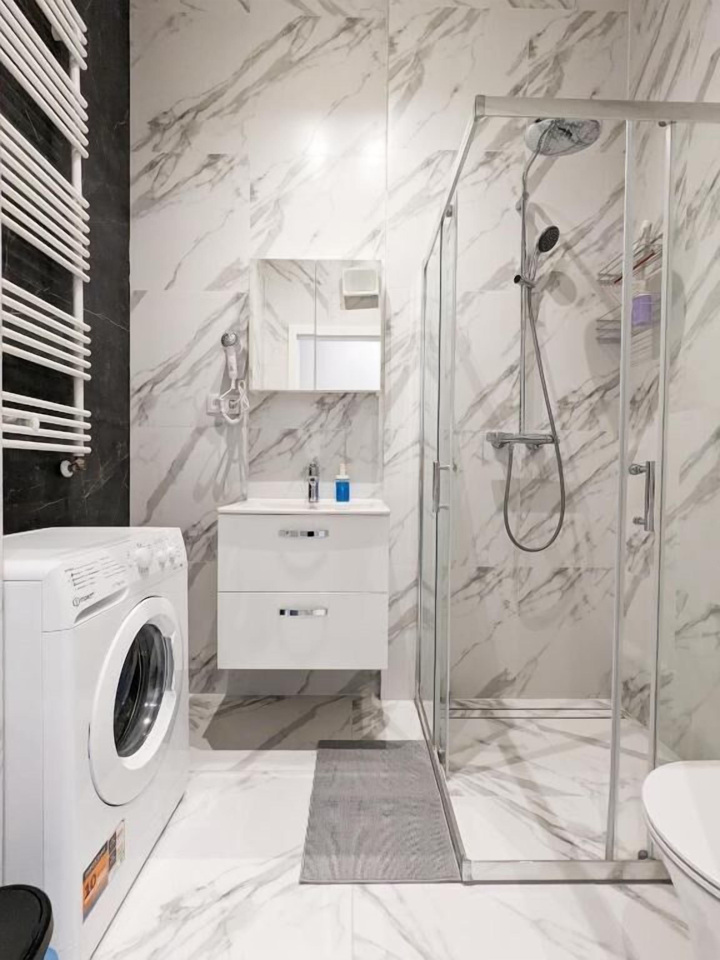 Shower, free toiletries, hair dryer, towels