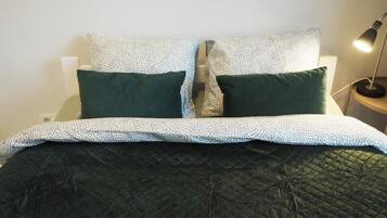 Blackout curtains, soundproofing, iron/ironing board, free WiFi