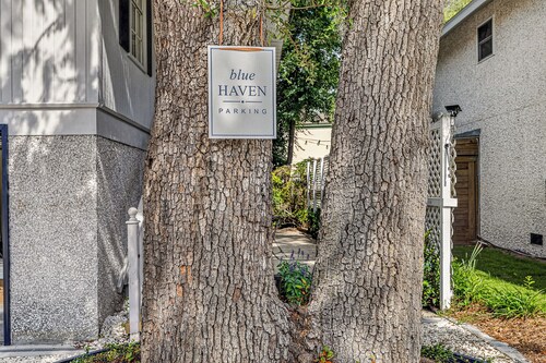 Blue Haven - Boutique Coastal Retreat with Private Patio & Minutes to the Beach