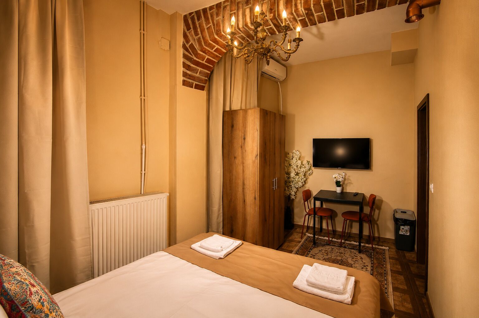 Habitación cuádruple familiar | Cortinas opacas, tabla de planchar con plancha, wifi gratis