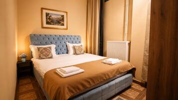 Family Quadruple Room | Blackout drapes, iron/ironing board, free WiFi