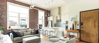 Steps from the Old City in the heart of Downtown Knoxville - Close to UT Campus