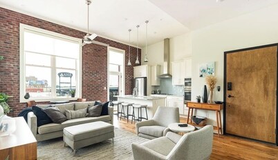 Charming 2BR Condo-Steps from the Old City in the heart of Downtown Knoxville