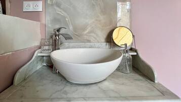 Dusche, Whirlpool, Handtücher, Seife
