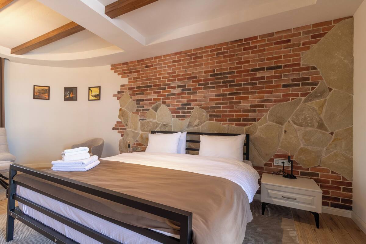 Habitación doble superior | Minibar, caja de seguridad en la habitación, wifi gratis y ropa de cama 