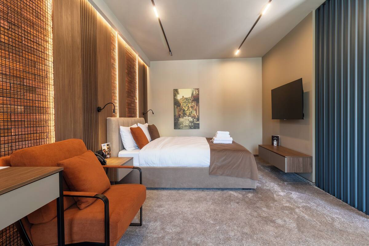 Habitación doble, Terraza | Minibar, caja de seguridad en la habitación, wifi gratis y ropa de cama 