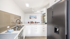 Microwave, oven, stovetop, dishwasher - The Hidden Oasis, TOP NOTCH (SANDSTONE POINT)