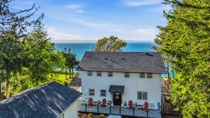 Exterior - Harrington Reserve: Sunset Bluff • Newly Renovated Luxury Coastal Retreat • Panoramic Views • Designer Interiors • Spa Vibes (Port Angeles)