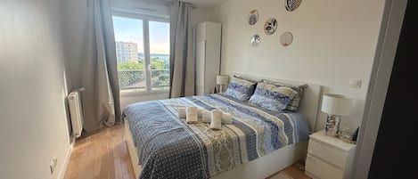 2 chambres, fer et planche à repasser, accès Internet, draps fournis