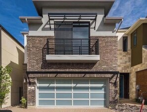 Exterior - Dallas 3Bdrm 2.5 bath Townhouse in the Heart of Dallas, Tx. (Dallas)