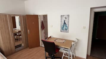Comfort-Apartment, Stadtblick | Speisen