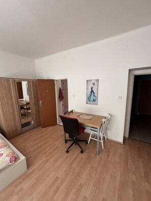 Comfort-Apartment, Stadtblick | Speisen