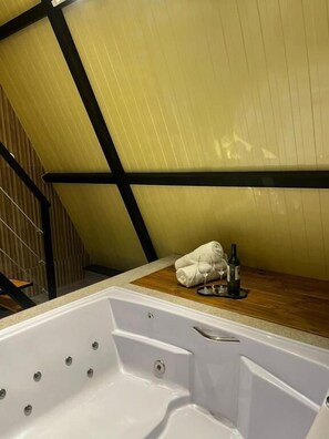 Deluxe Chalet, Balcony, Mountain View | Interior