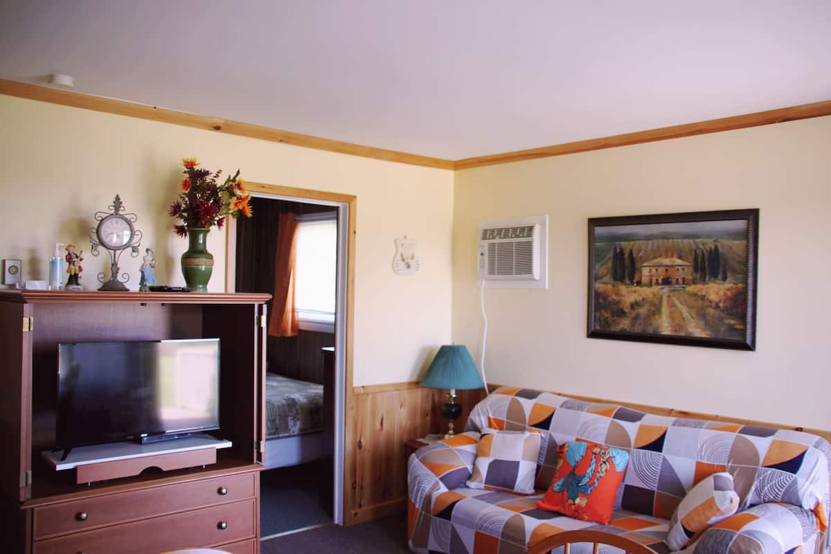 Classic Cottage, Balcony, Park View | Iron/ironing board (on request), WiFi (free), bed sheets