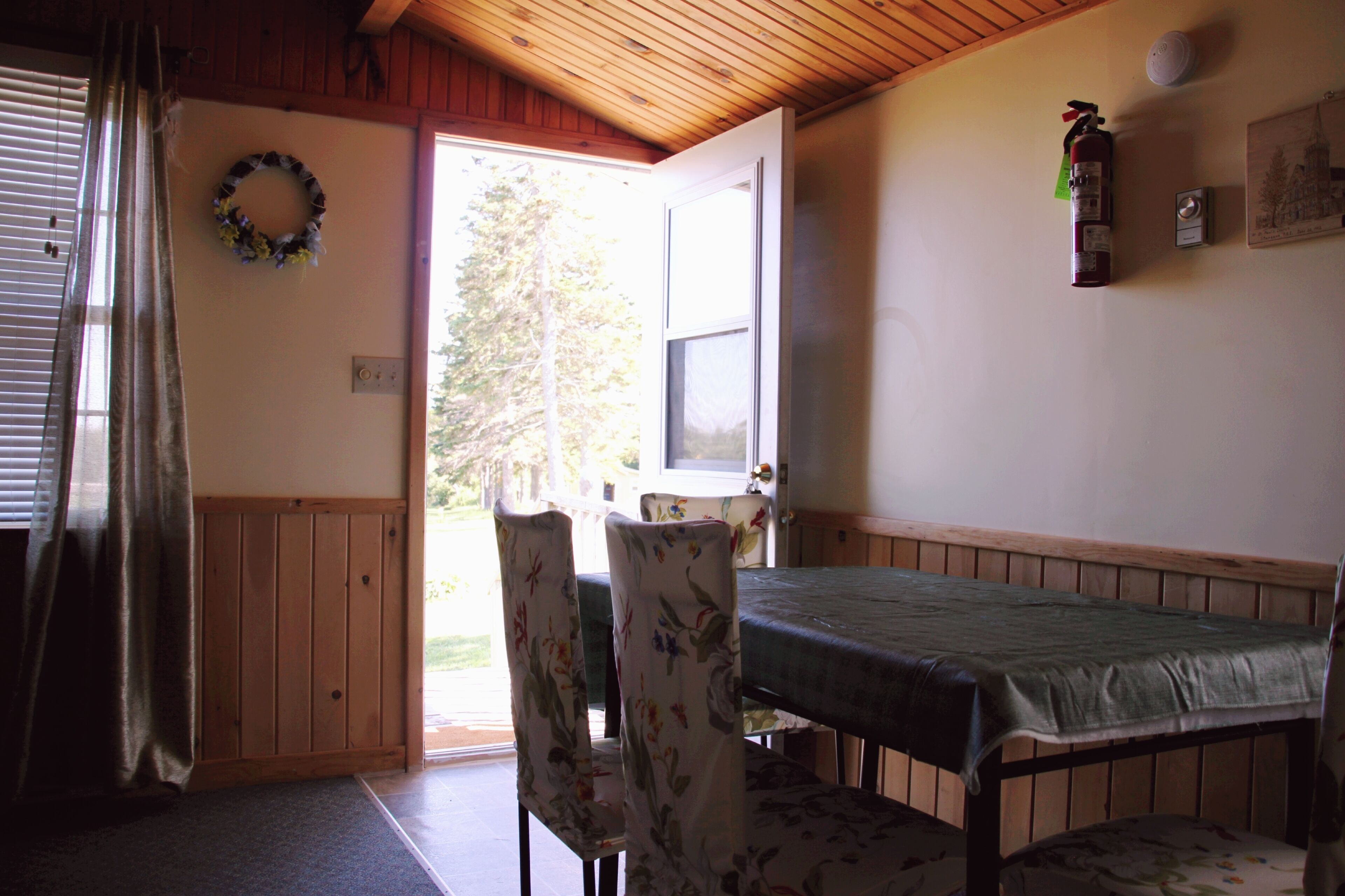 Bungalow, 2 Bedrooms, Balcony, Park View | Dining