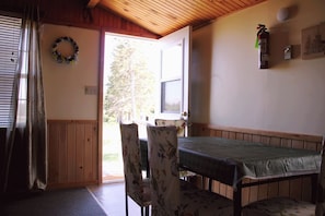 Bungalow, 2 slaapkamers, balkon, uitzicht op park | Dineren