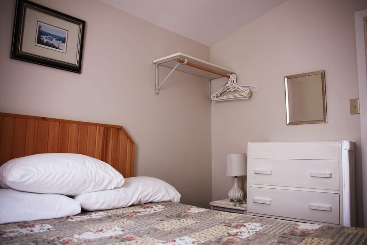Bungalow, 2 Bedrooms, Pets Not Allowed, Park View | Iron/ironing board (on request), WiFi (free), bed sheets