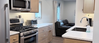 Newly remodeled, family-friendly 2-bed home conveniently located near shopping.