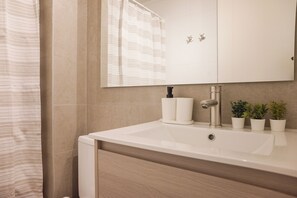 Family Apartment, Balcony, City View | Bathroom - Modern Nunoa 2BR Apartment Pool and Gym (Ñuñoa)