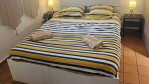 3 bedrooms, free WiFi, bed sheets - Beachfront Villa (Sari-Solenzara)