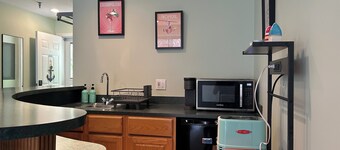 Welcome to Wellington Manor Condo, a cozy studio vacation rental in Wells, Maine, perfectly located near Wells Beach, local restaurants, shopping, and popular Southern Maine coastal attractions. This comfortable Wells studio condo is ideal for couple
