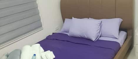Iron/ironing board, free WiFi, bed sheets