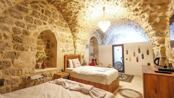 Premium bedding, in-room safe, individually decorated