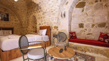 Premium bedding, in-room safe, individually decorated