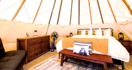 Beautiful Glamping Tipi with King Bed 1/2 mile from Yellowstone Park Entrance.