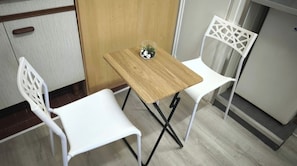 Dining - Stay in Dunkirk: Room Near Malo Beach and Shops (Dunkerque)
