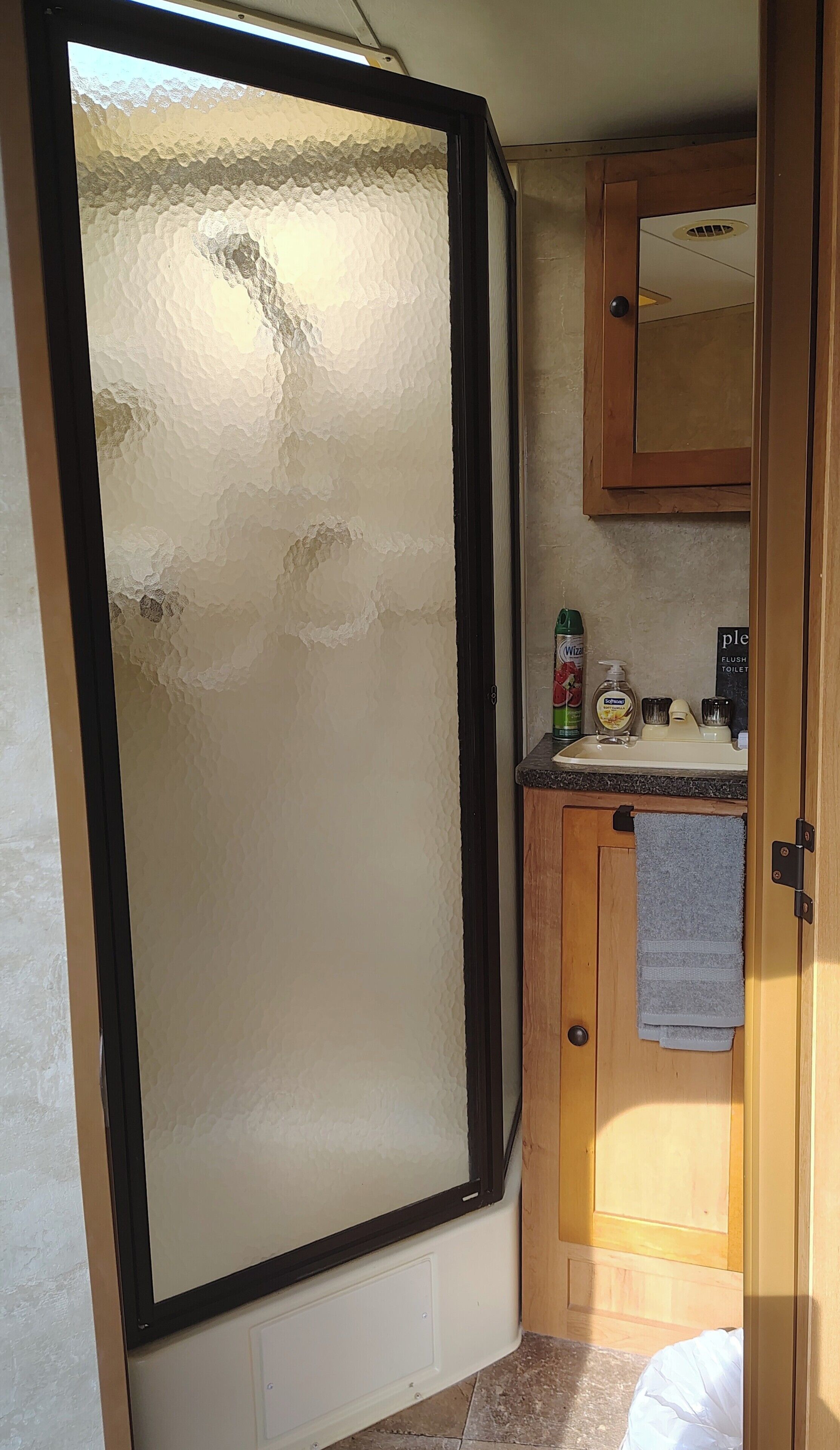 Dusche, Handtücher, Seife, Toilettenpapier