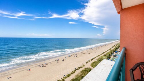 Sky-High Oceanfront Escape | Panoramic Beach Views