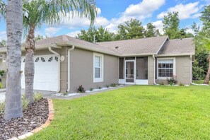 Exterior - Woodland Oasis: Brand-new Home 15 Min to Disney (Kissimmee)