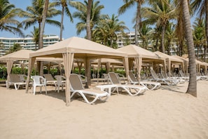 Gác Deluxe, ban công, quang cảnh hồ bơi | Bãi biển