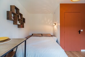 Room - Charming studio with garden, Guingamp town centre (Guingamp)