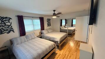 Iron/ironing board, Internet, bed sheets