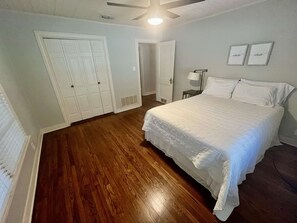 WiFi, bed sheets - Jarrel Cottage Longer Stays Welcome! (Tyler)