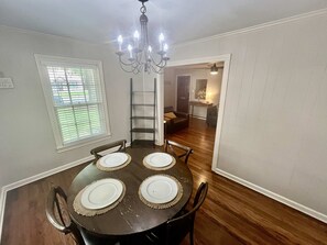 Interior - Jarrel Cottage Longer Stays Welcome! (Tyler)
