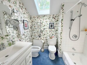 Bathroom - Beautiful Victorian home in serene Gilbertsville perfect for relaxing getaways. (Gilbertsville)